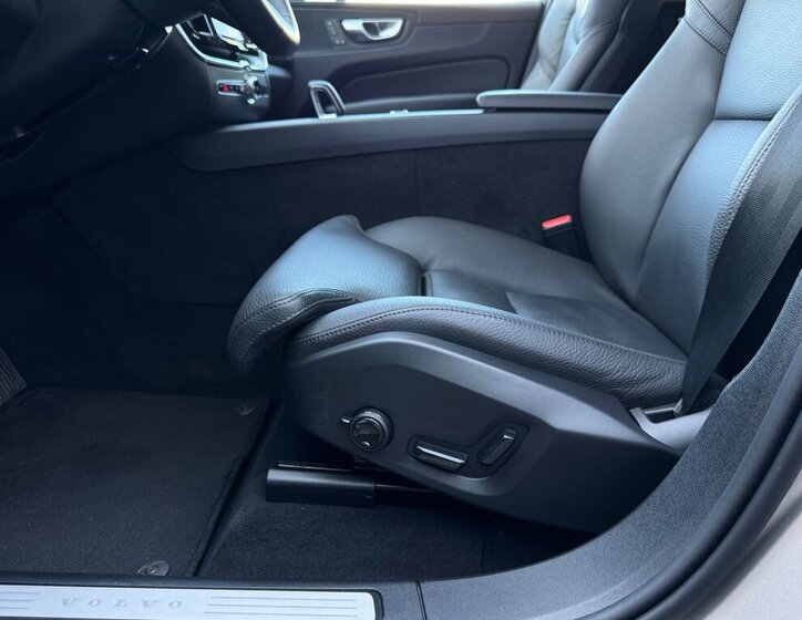 Volvo XC60 SUV / Terénní 2,0 l 184 kw