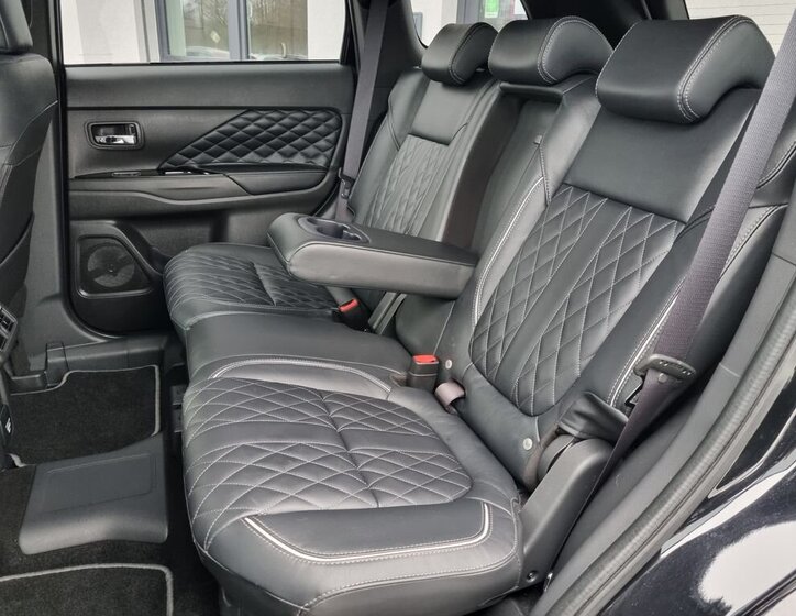 Mitsubishi Outlander SUV 2,4 l 165 kw