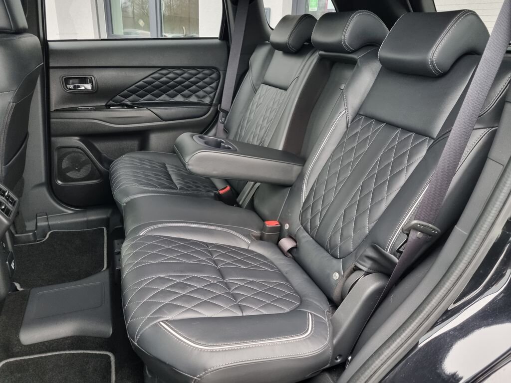 Mitsubishi Outlander SUV 2,4 l 165 kw