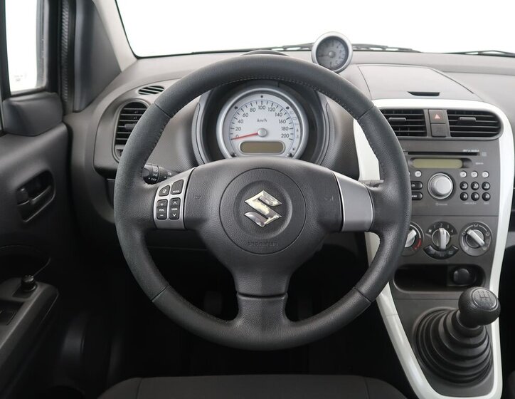 Suzuki Splash Hatchback 996,0 50 kw