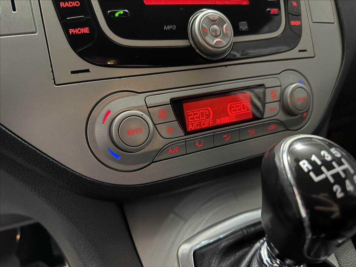 Ford Kuga SUV / Terénní 2,0 l 100 kw