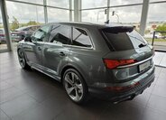 Audi Q7 6