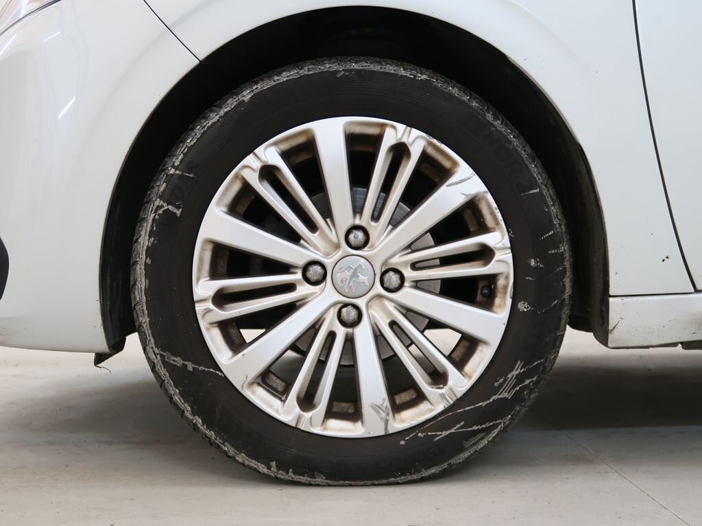 Peugeot 208 Hatchback 1,2 l 81 kw