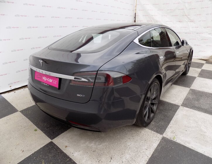 Tesla Model S 8