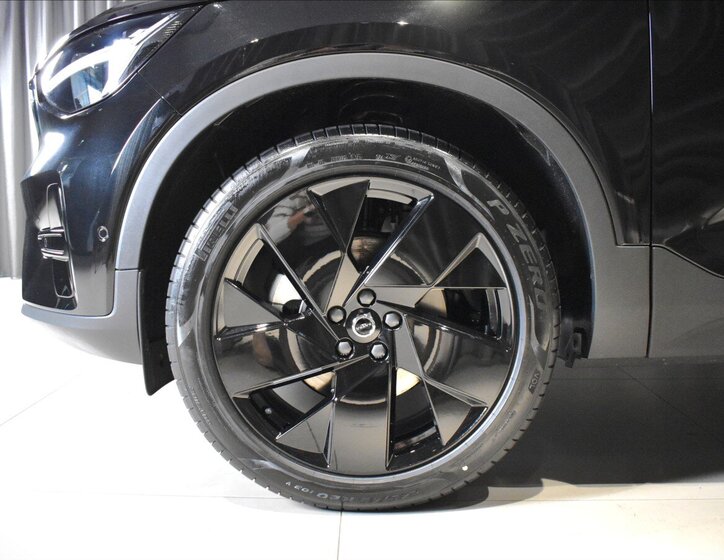 Volvo XC40 SUV / Terénní 2,0 l 145 kw