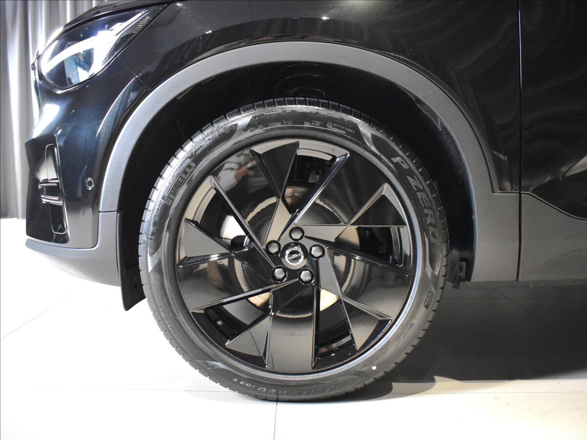 Volvo XC40 SUV / Terénní 2,0 l 145 kw