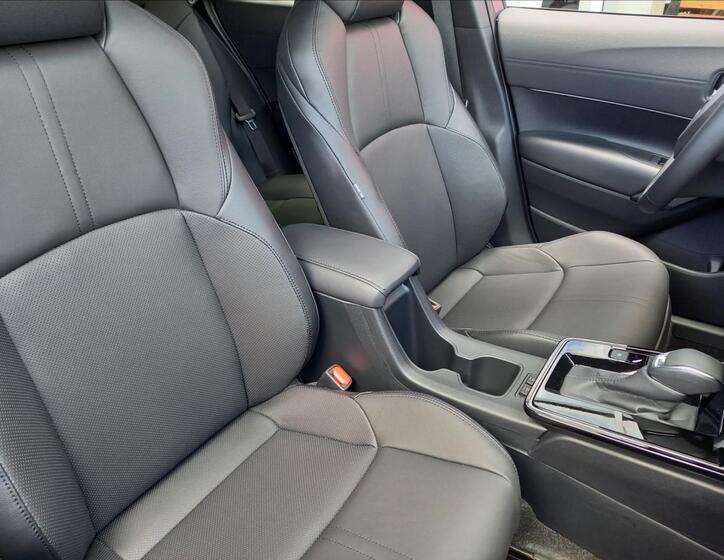 Toyota Corolla Cross 8