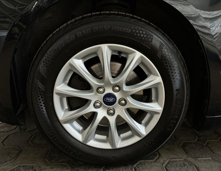 Ford Mondeo Kombi 1,5 l 121 kw