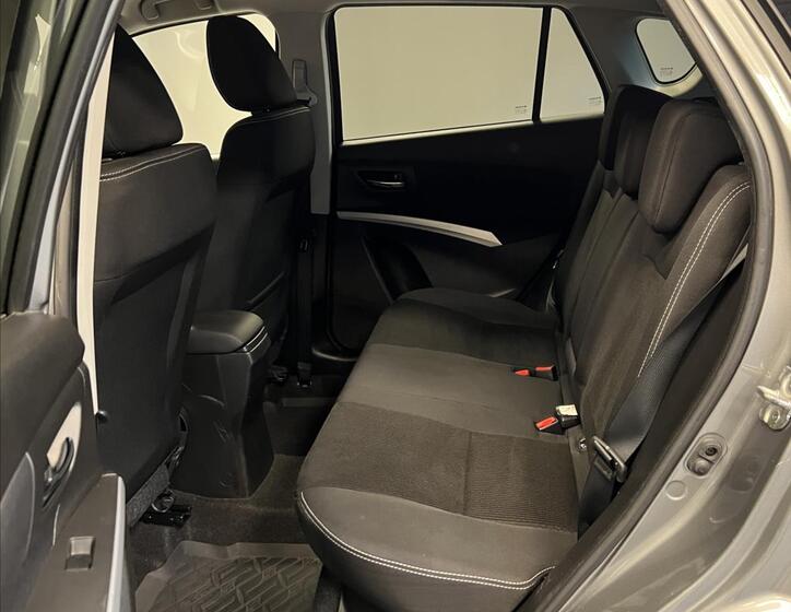 Suzuki SX4 S-Cross 12