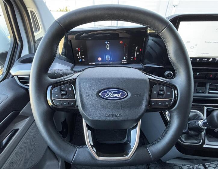 Ford Tourneo Custom 22