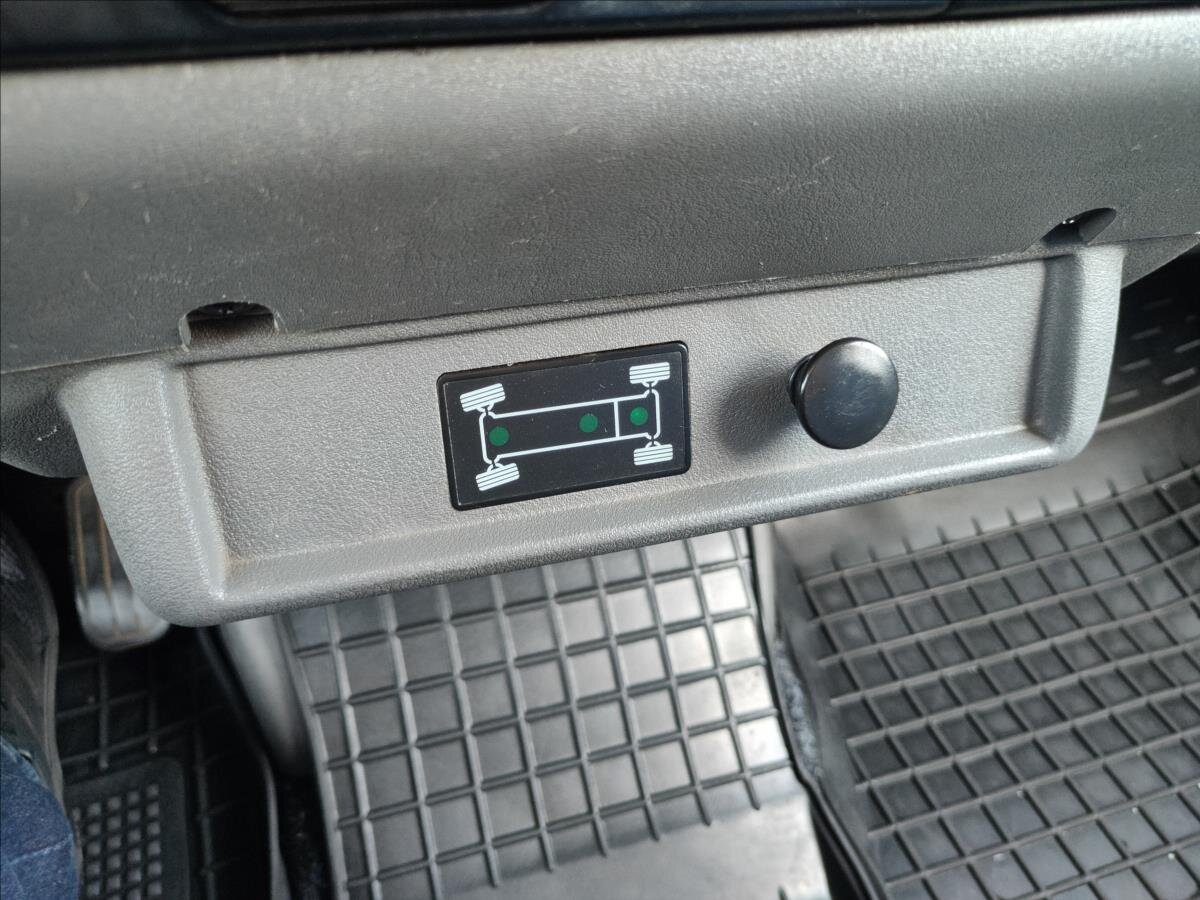 Volkswagen Transporter Kombi 2,5 l 75 kw