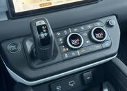 Land Rover Defender 10