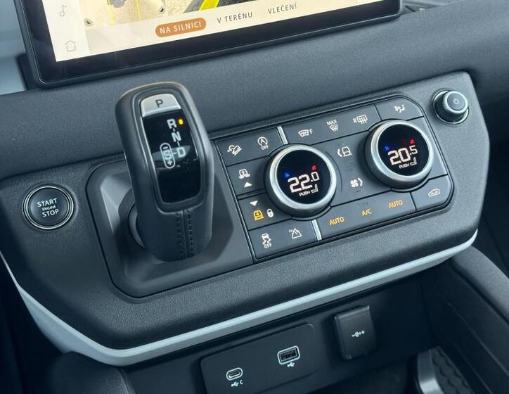 Land Rover Defender 10