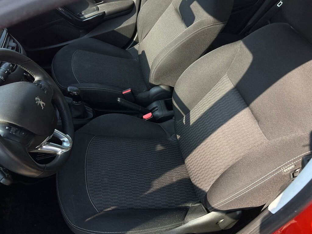 Peugeot 208 Hatchback 1,2 l 61 kw