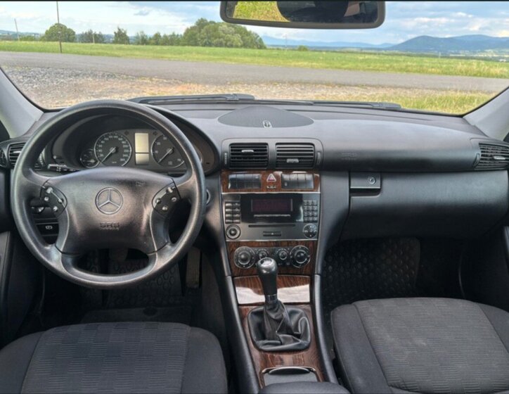 Mercedes-Benz Třídy C Sedan / Limuzína 1,8 l 105 kw