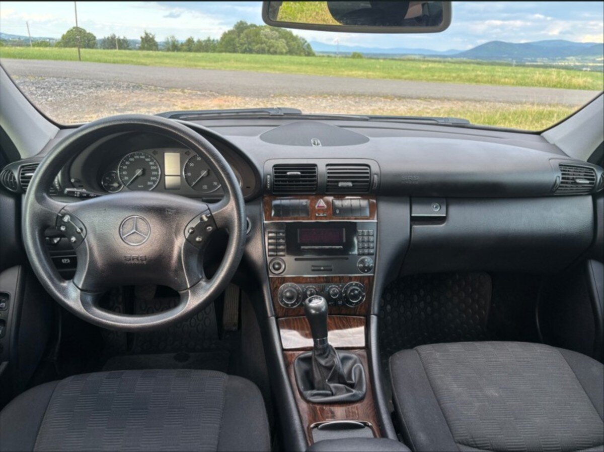 Mercedes-Benz Třídy C Sedan / Limuzína 1,8 l 105 kw