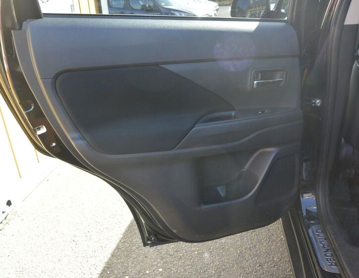 Mitsubishi Outlander 26