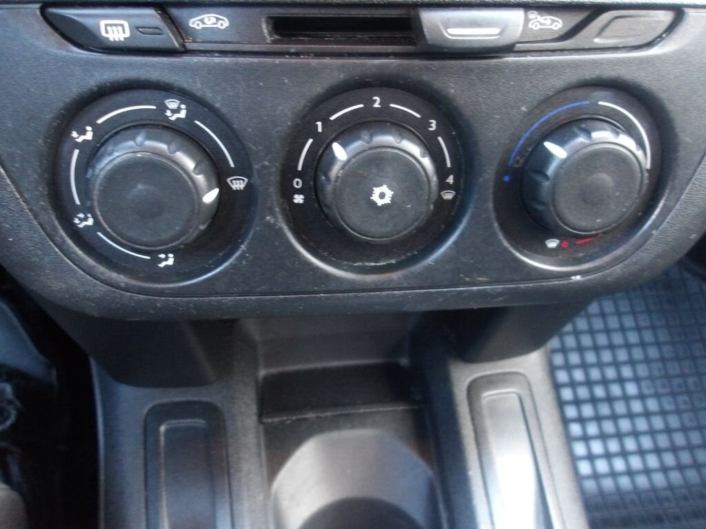 Peugeot 301 Sedan / Limuzína 1,2 l 53 kw