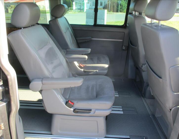 Volkswagen Multivan 12