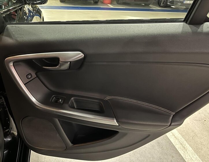 Volvo V60 Kombi 2,4 l 140 kw