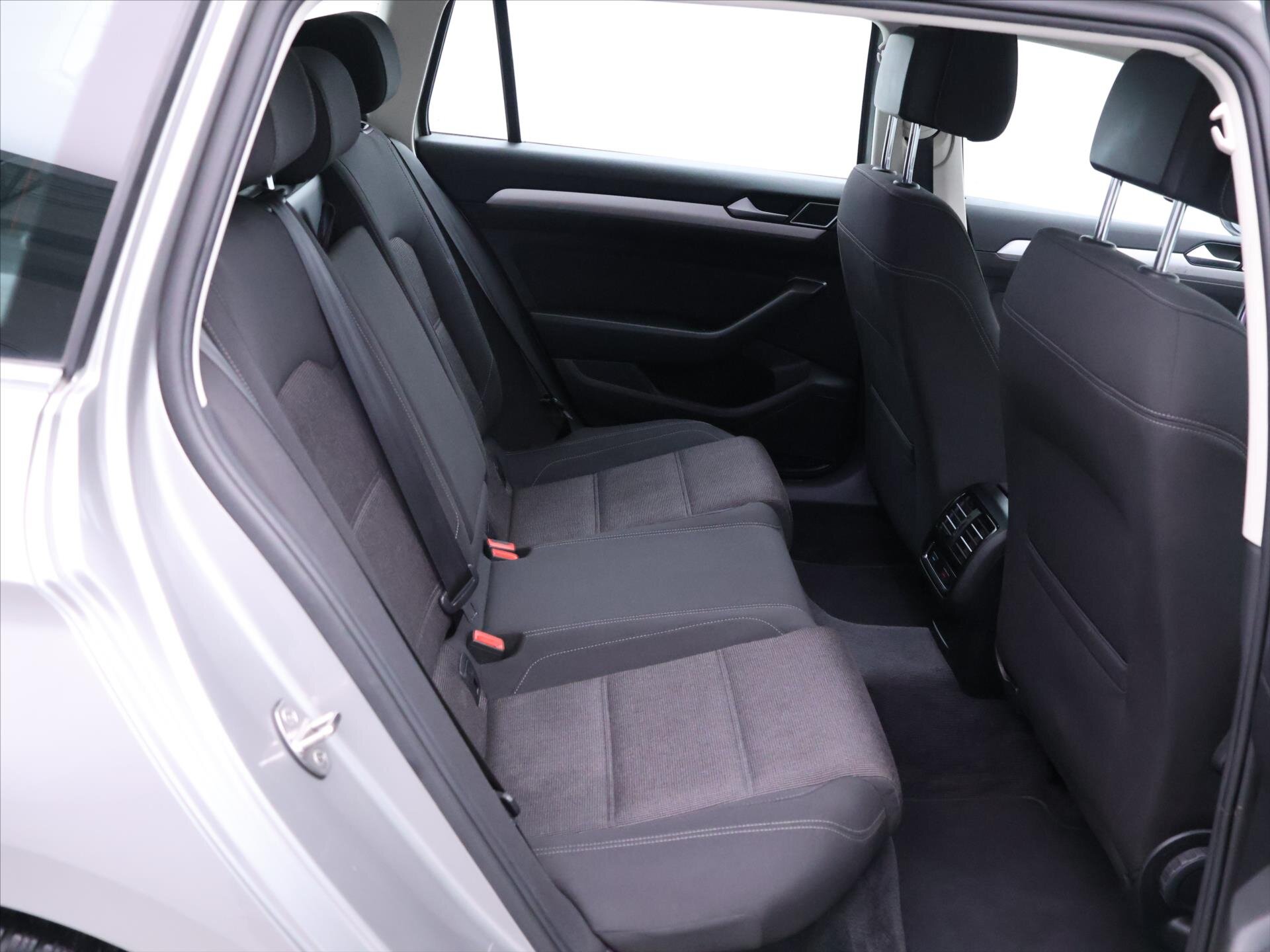 Volkswagen Passat Kombi 1,6 l 88 kw