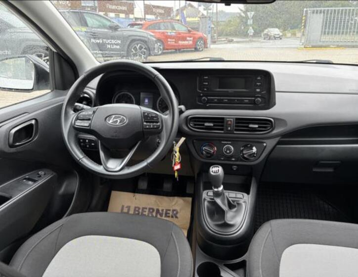 Hyundai i10 16