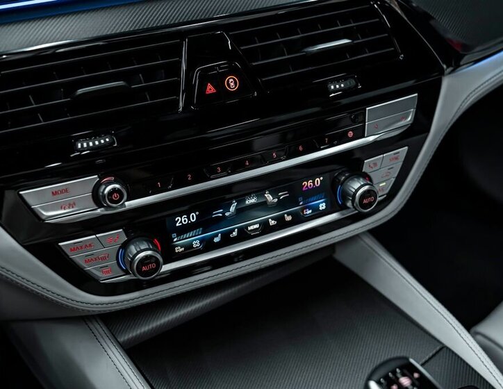 BMW M5 Sedan / Limuzína 4,4 l 460 kw