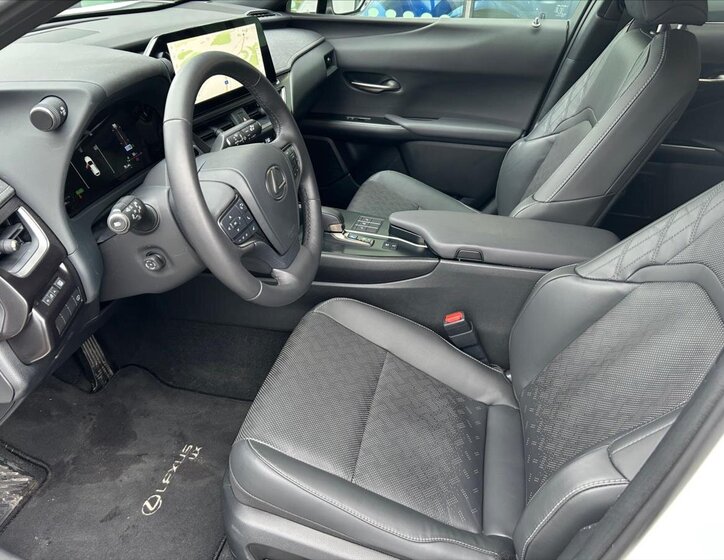 Lexus UX 300h SUV / Terénní 2,0 l 146 kw