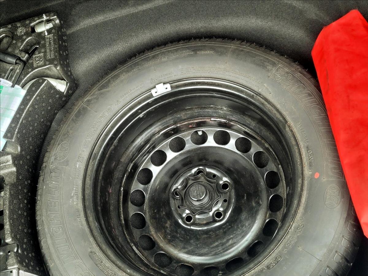 Volkswagen Passat Kombi 1,6 l 88 kw