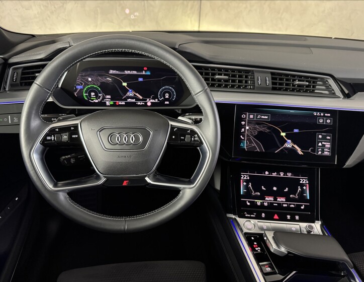 Audi e-tron 44