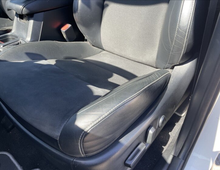 Toyota RAV4 SUV / Terénní 2,5 l 145 kw