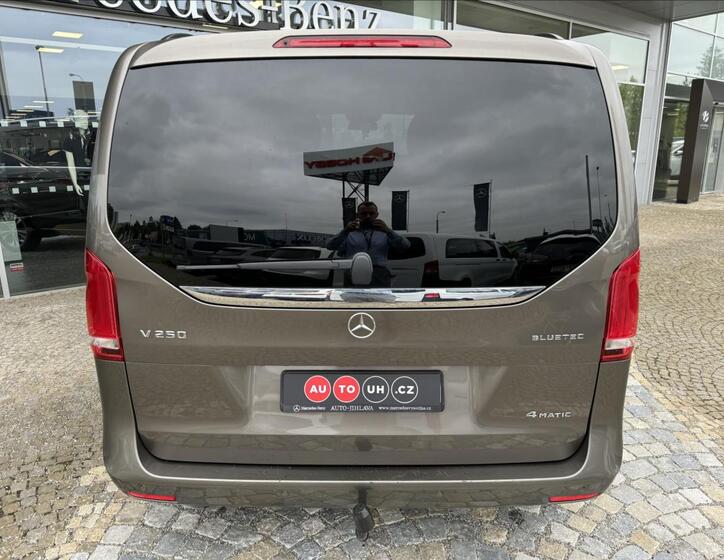 Mercedes-Benz Třídy V 23