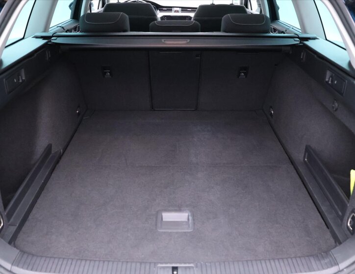 Volkswagen Passat 10