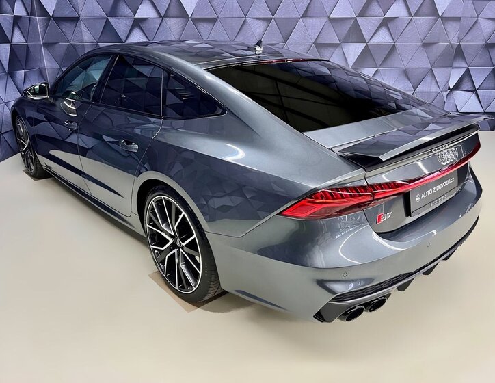 Audi S7 5
