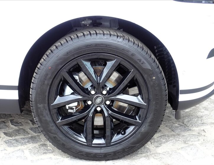 Land Rover Range Rover Velar SUV 2,0 l 150 kw
