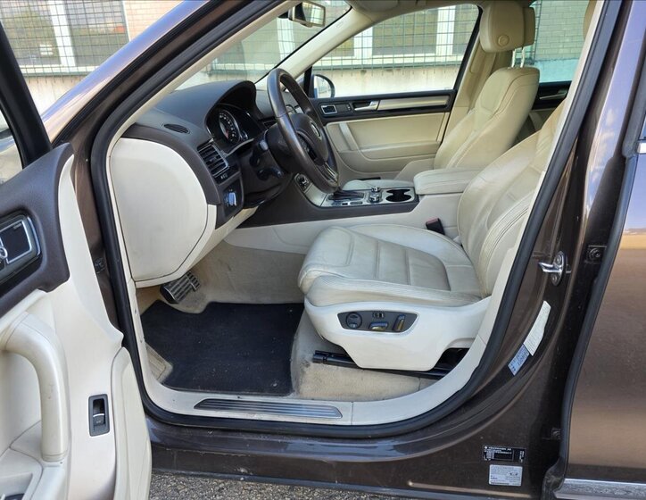 Volkswagen Touareg SUV / Terénní 4,1 l 250 kw