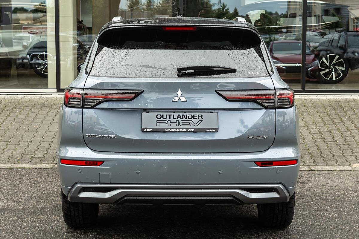 Mitsubishi Outlander SUV 2,4 l 225 kw