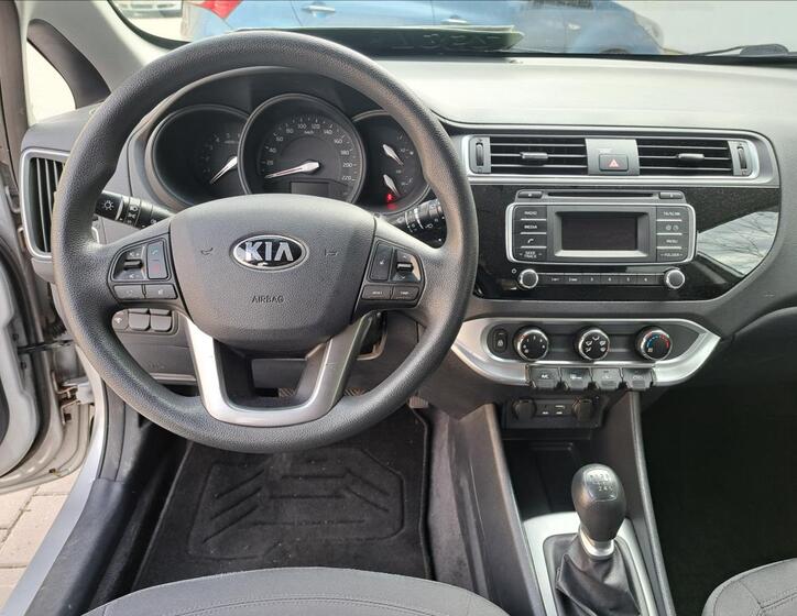 KIA Rio 19