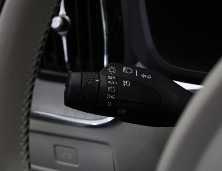 Volvo XC60 SUV / Terénní 2,0 l 145 kw