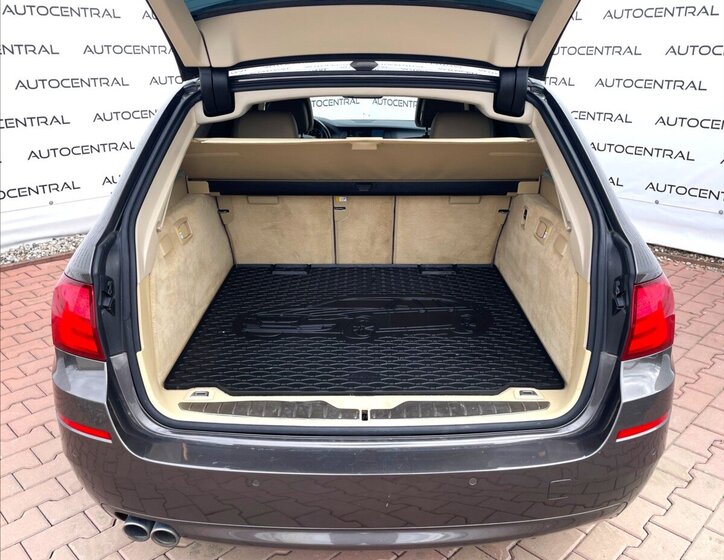 BMW Řada 5 Kombi 3,0 l 180 kw