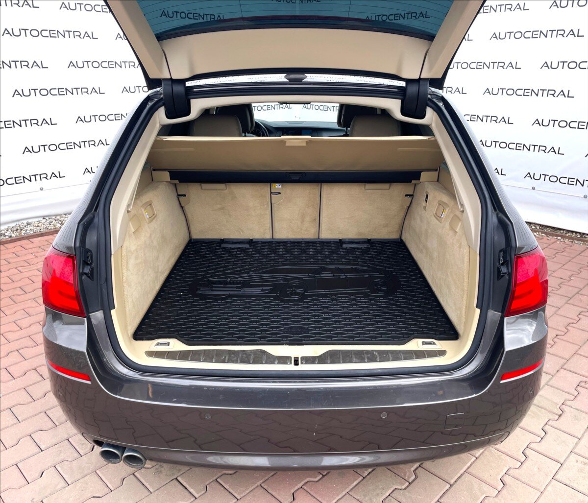 BMW Řada 5 Kombi 3,0 l 180 kw