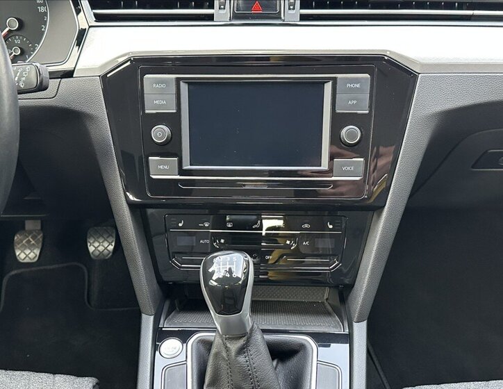 Volkswagen Passat Kombi 1,5 l 110 kw