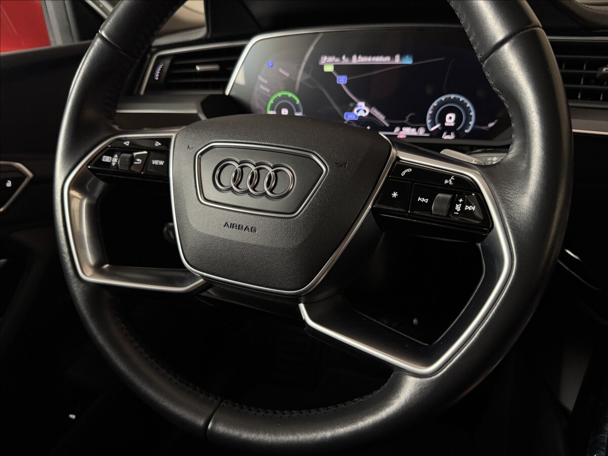 Audi e-tron SUV / Terénní 0,0 300 kw