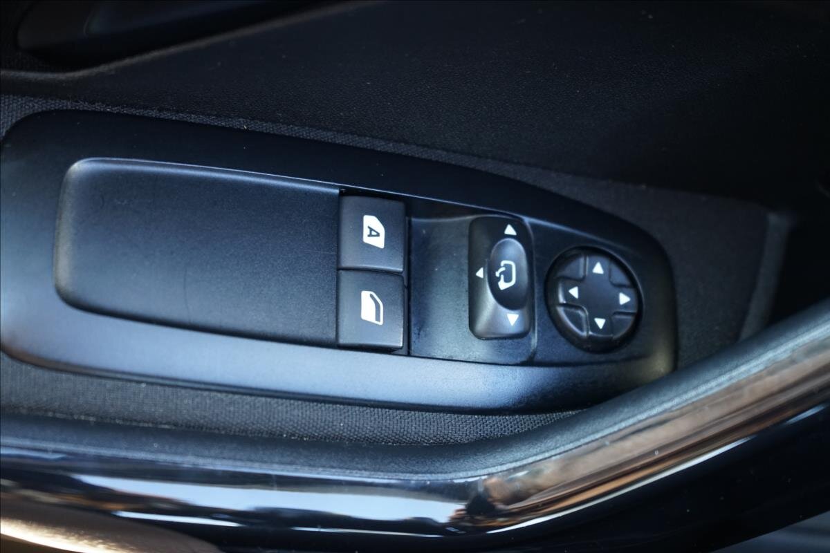 Peugeot 208 Hatchback 1,2 l 60 kw