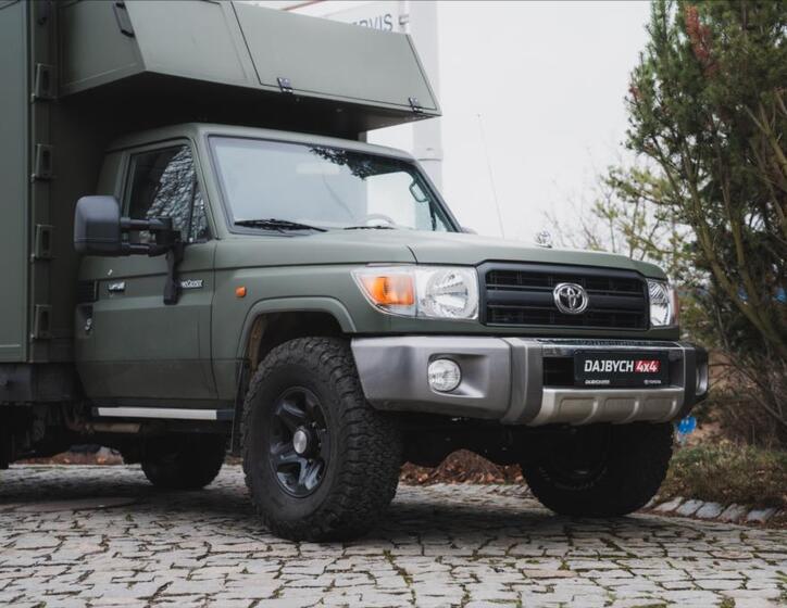 Toyota Land Cruiser 2