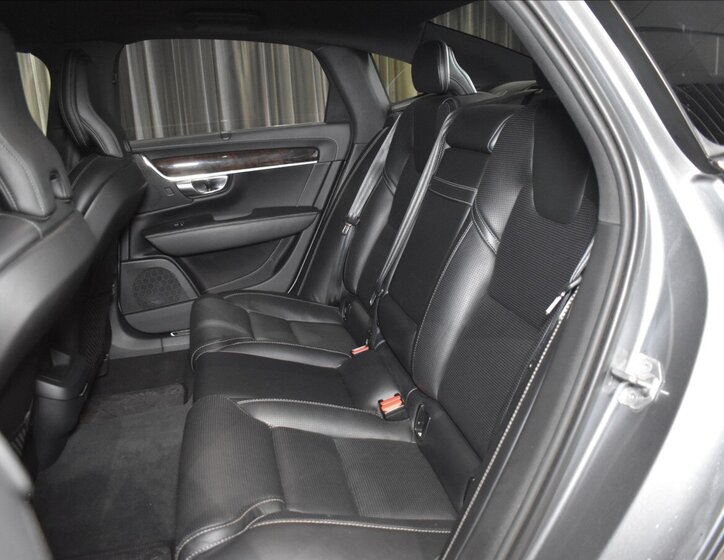 Volvo S90 Sedan / Limuzína 2,0 l 228 kw