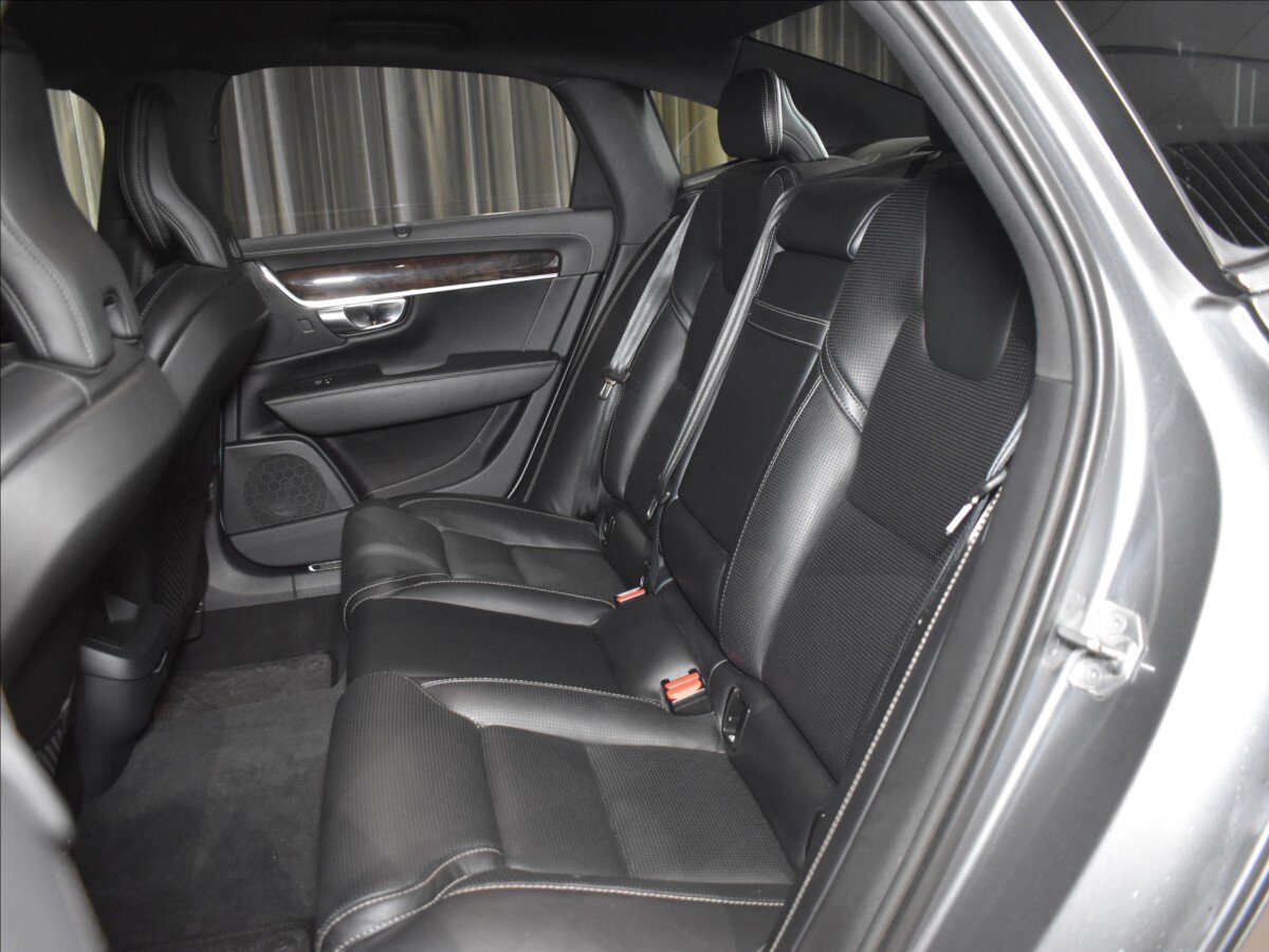 Volvo S90 Sedan / Limuzína 2,0 l 228 kw