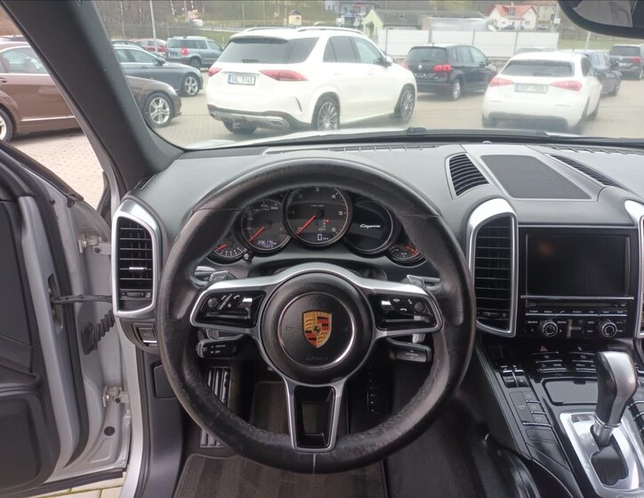 Porsche Cayenne Kombi 3,0 l 180 kw