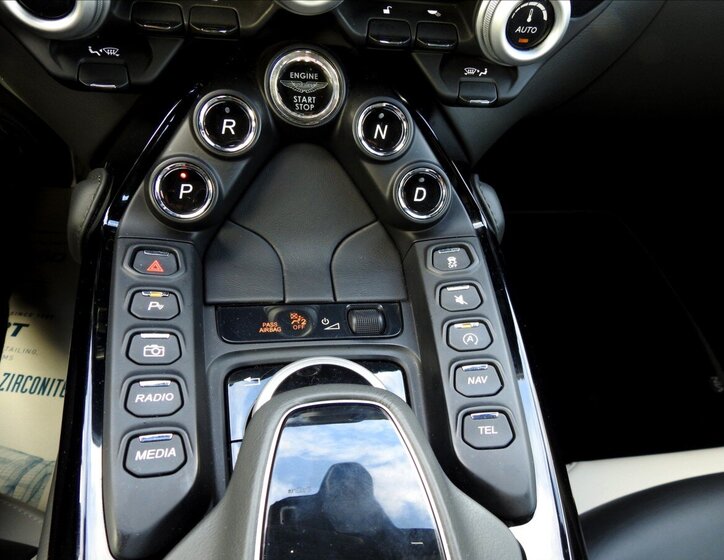 Aston Martin Vantage Kupé 4,0 l 375 kw