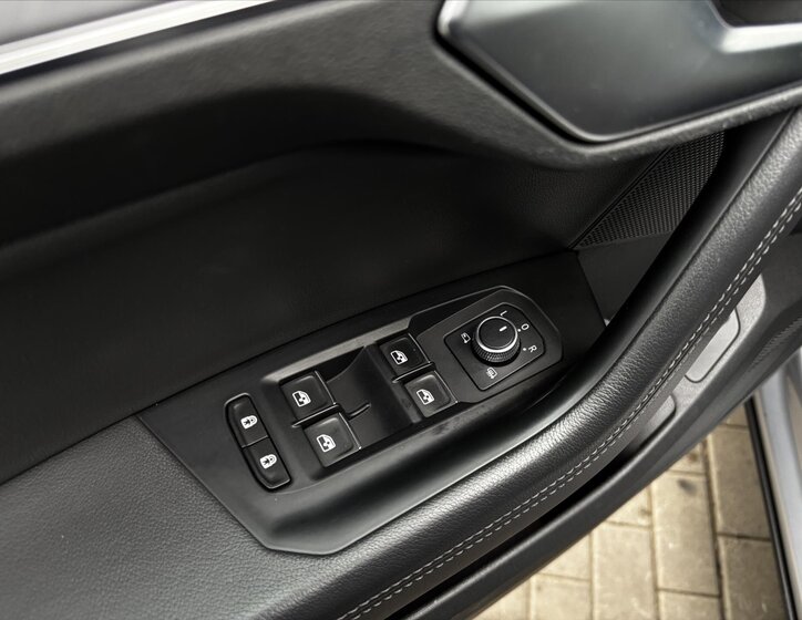 Volkswagen Touareg SUV / Terénní 3,0 l 210 kw